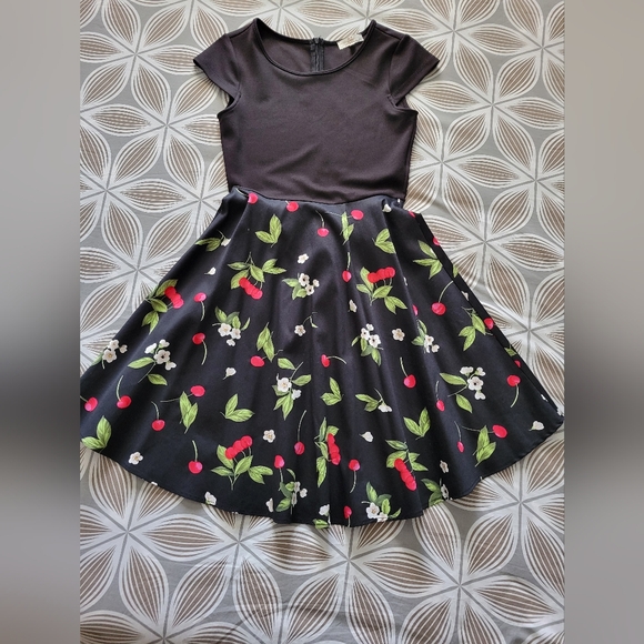 HR Homrain Dresses & Skirts - Cute party dress. Fitted top with flare skirt. Lovely floral print on the skirt.